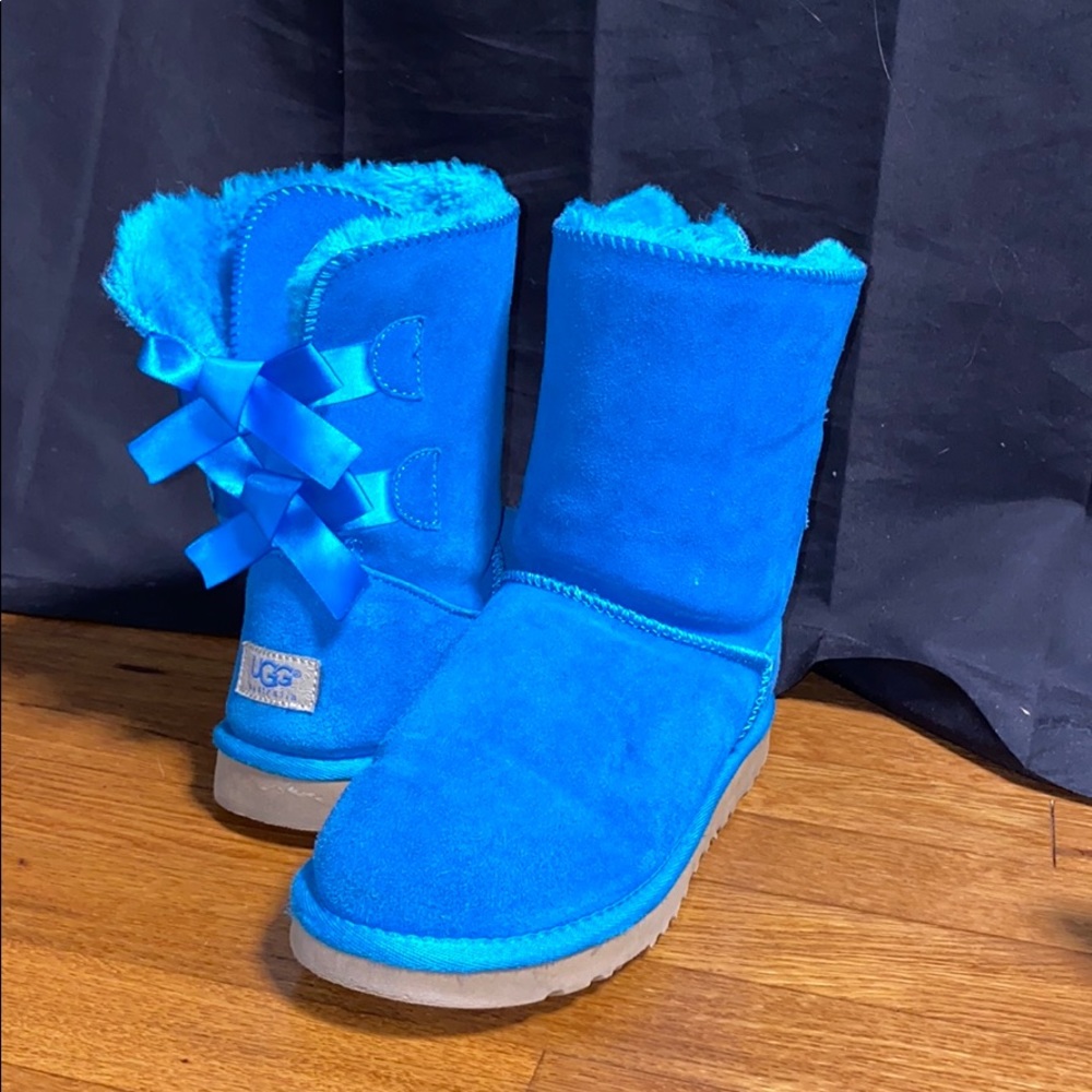 UGG// Blue Bailey Bow